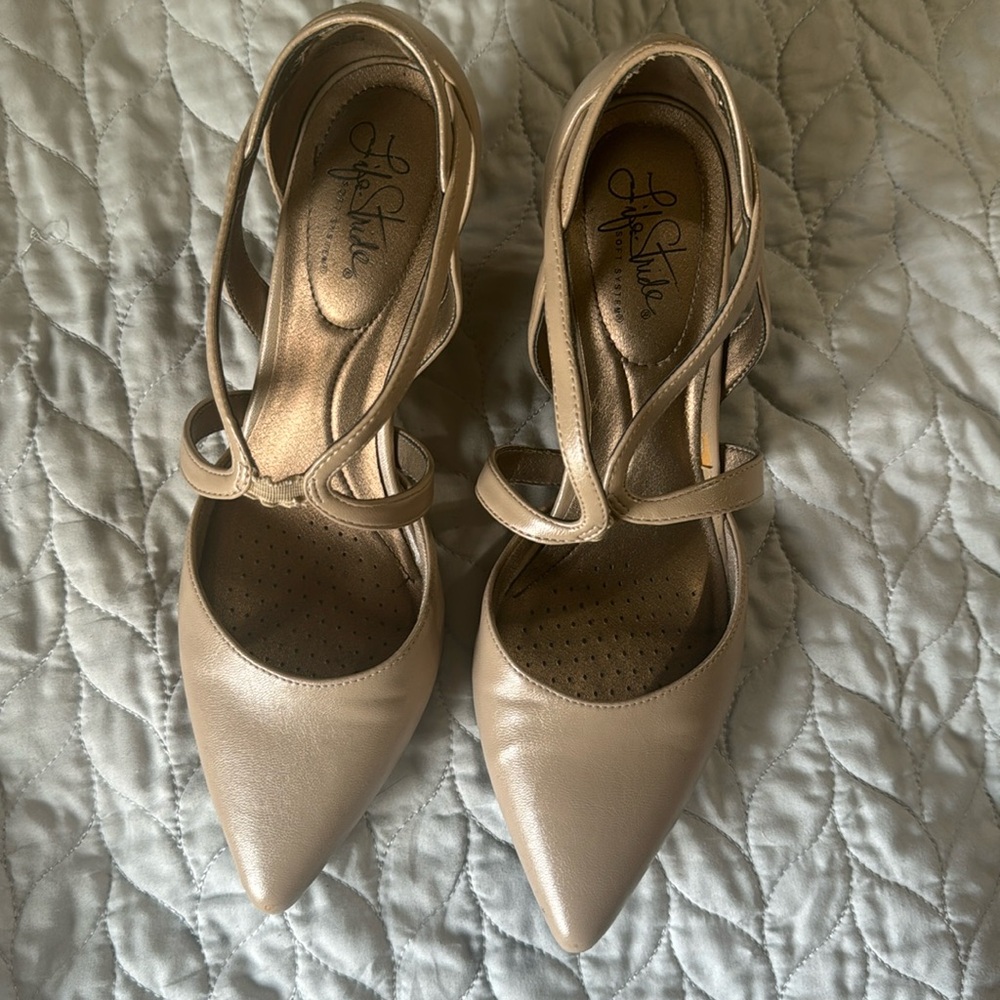 Women’s Life Stride Nude Heels 9M